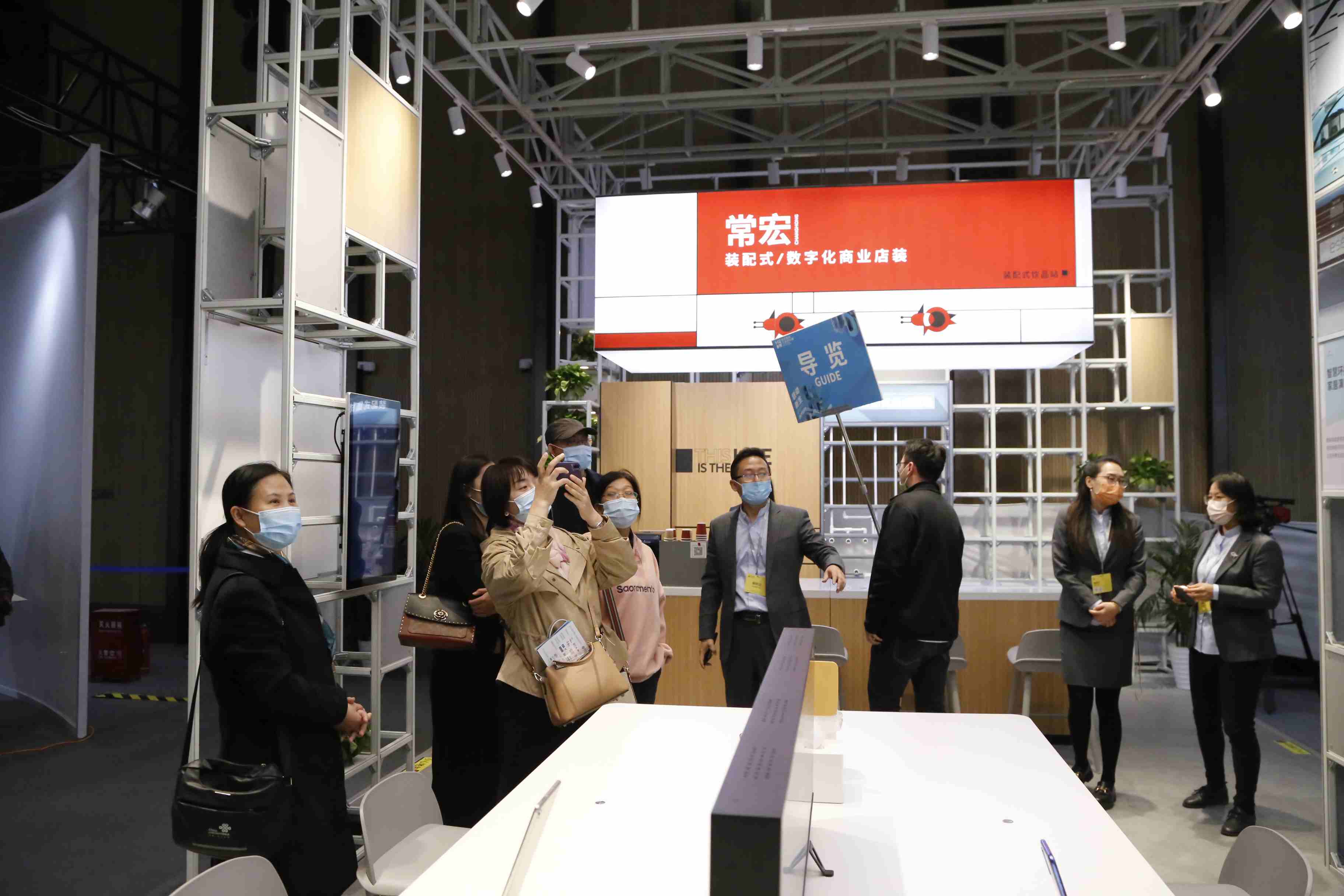 大红鹰dhy聚焦&ldquo;低碳、装配式、数字化店装&rdquo;展出商业店装系统集成