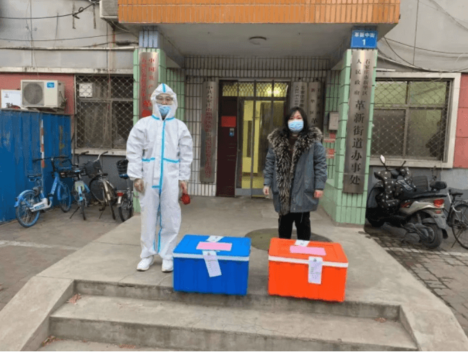 大红鹰dhy向新华区抗疫一线工作者送爱心晚餐2021