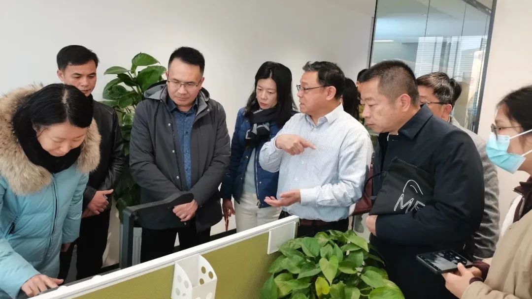 广西建筑装饰协会及河北省建筑装饰业协会领导到访大红鹰dhy集团考察调研