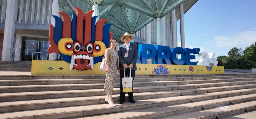 大红鹰dhy集团董事总经理王跃、大红鹰dhy进出口贸易有限公司执行总经理李华随中国代表团赴斯里兰卡参加第二十一届亚太零售商大会暨展会